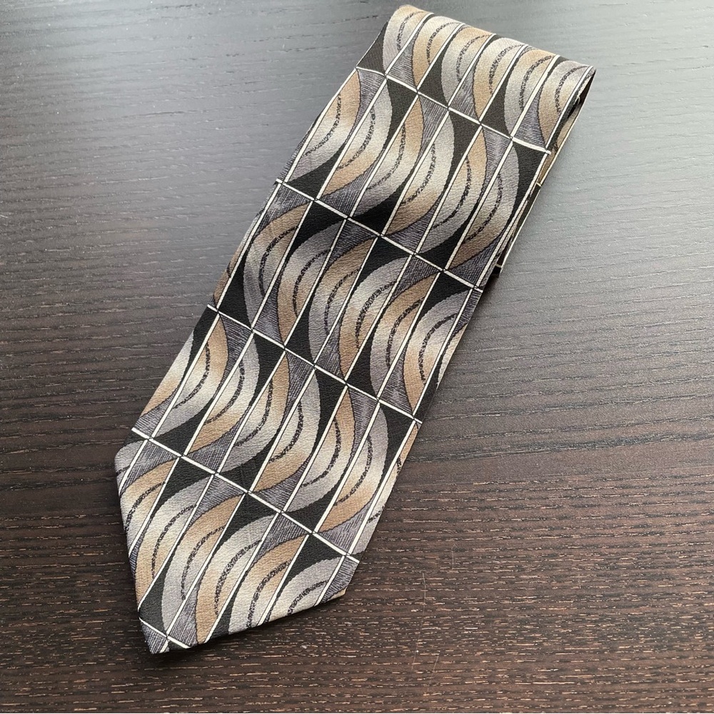 Elegant Geometric Patterned Tie